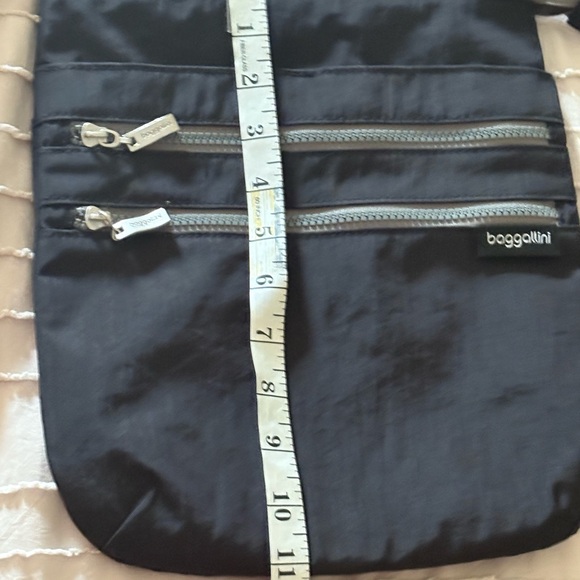 New Baggallini Crossbody Vegan Black Bag - Picture 9 of 9